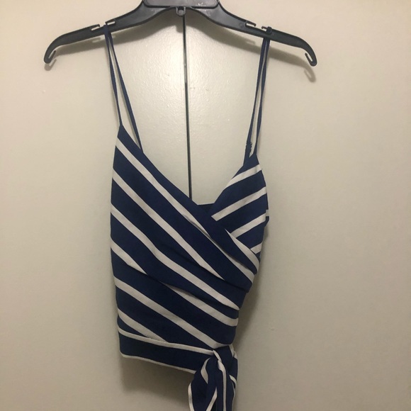 NWT $225 Alice + Olivia Rayna Surplice Crop Top in size 8! - Picture 10 of 13